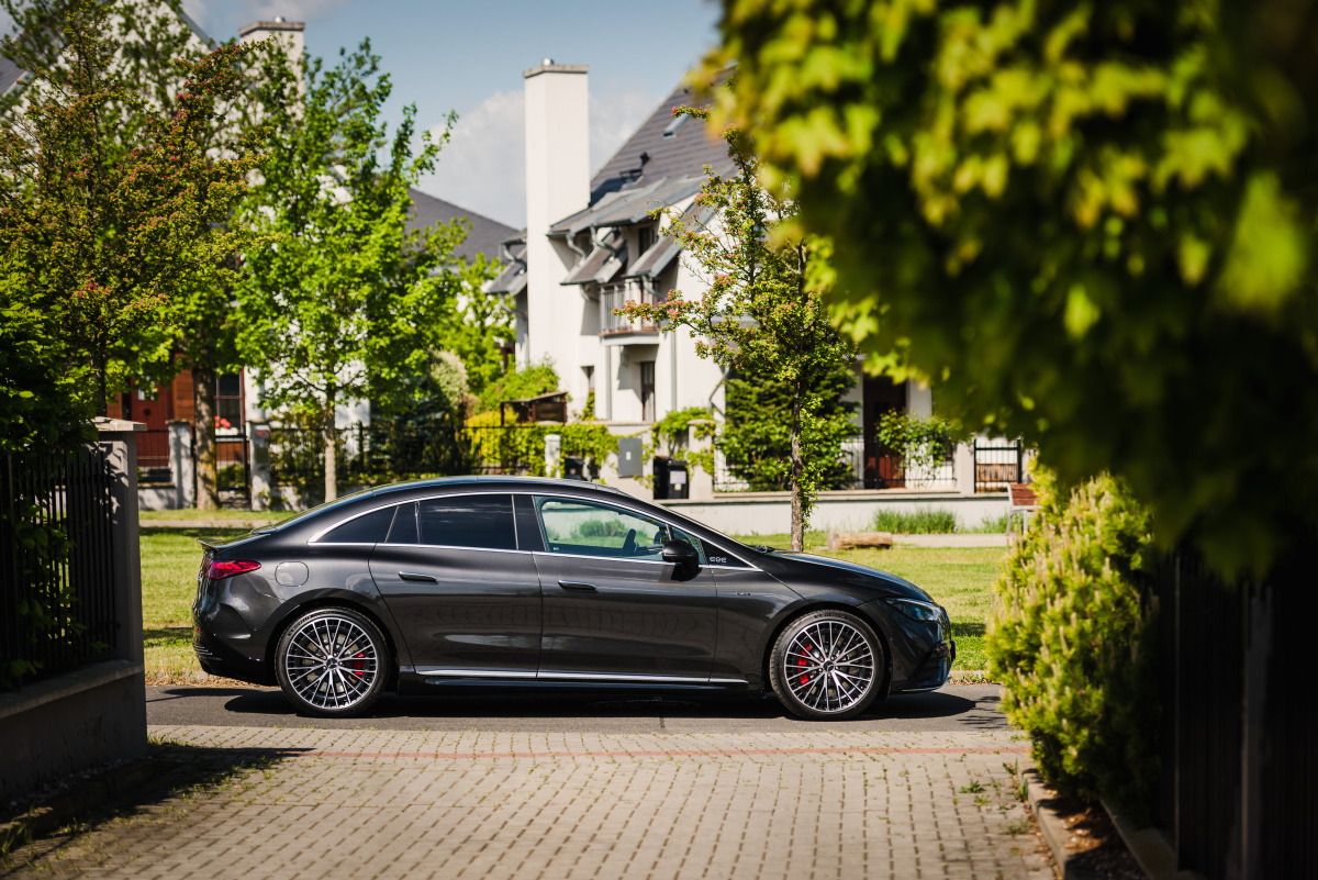mercedes-eq-eqe-43-4matic_19