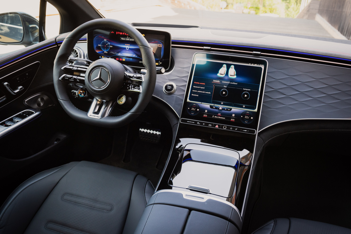 mercedes-eq-eqe-43-4matic_26