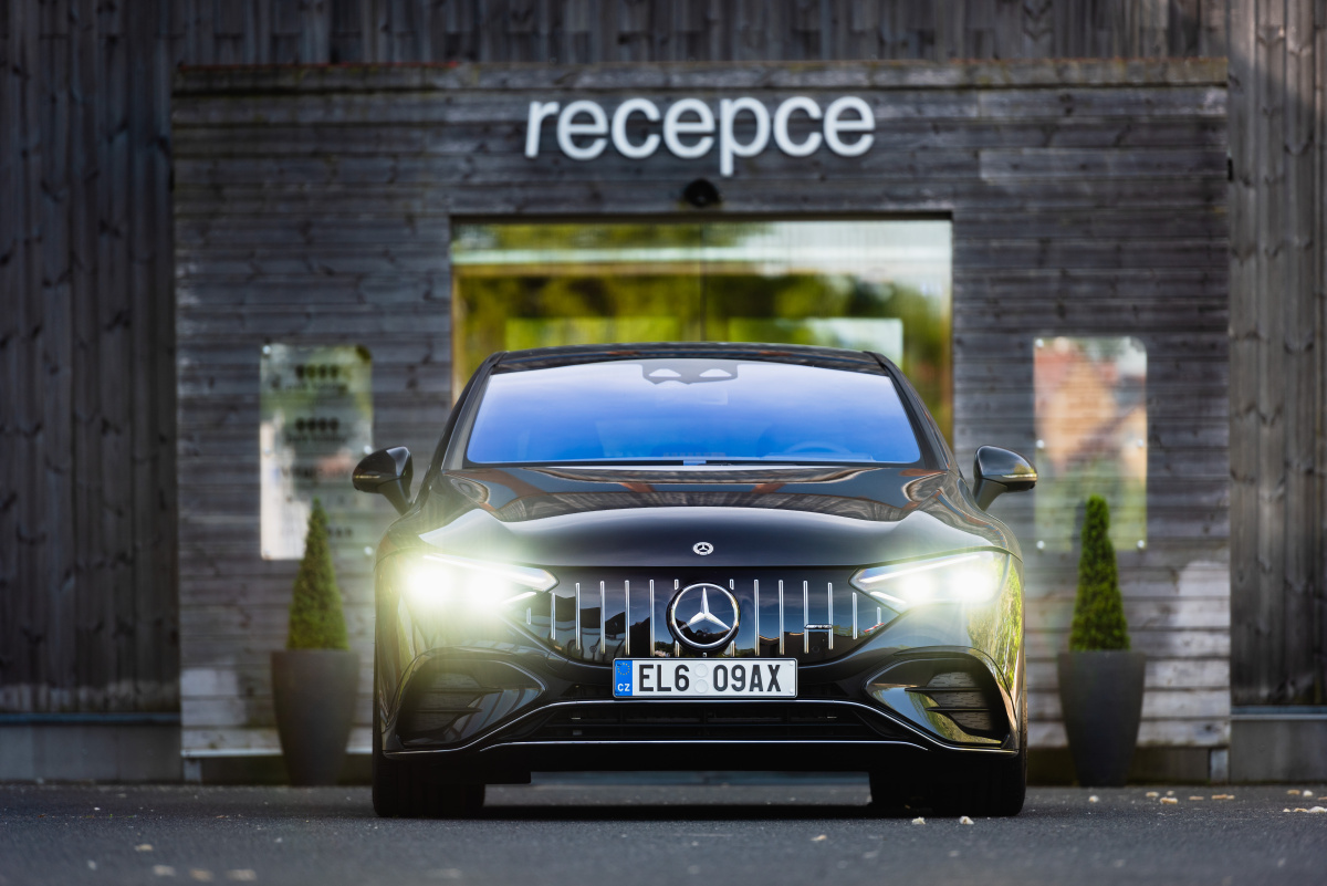 mercedes-eq-eqe-43-4matic_4