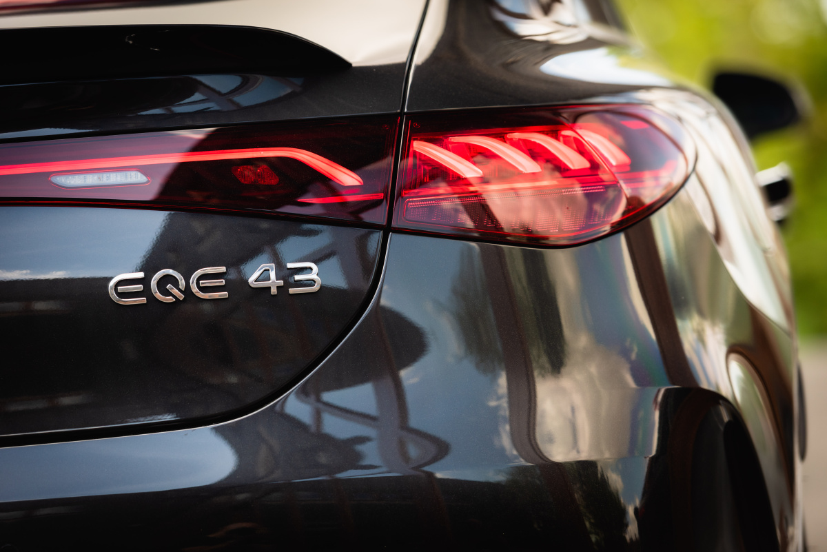 mercedes-eq-eqe-43-4matic_46