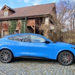 mustang-mach-e-gt-2023-19