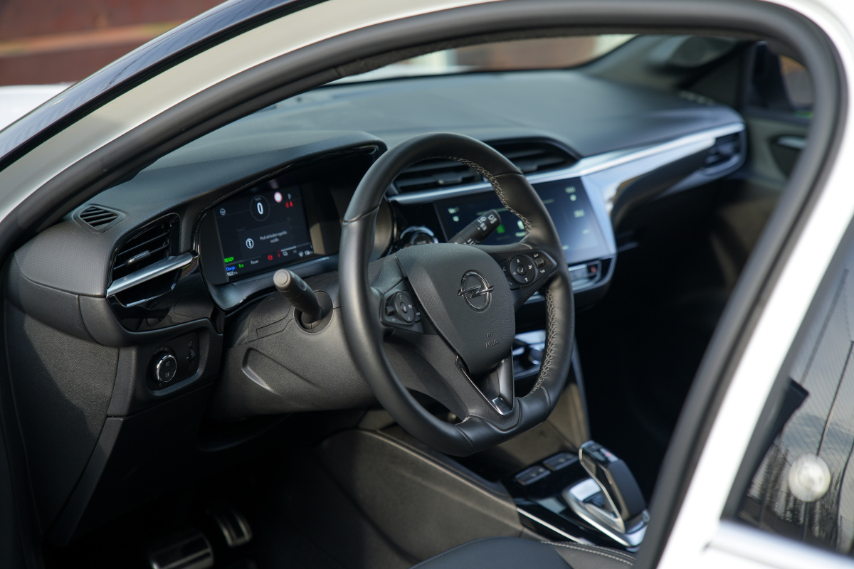 opel-corsa-e-2023-18