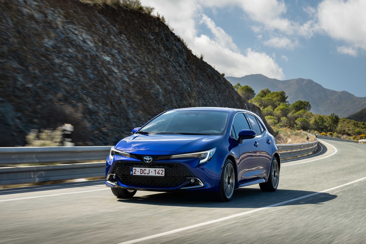 2023-corolla-hatchback-dpl-10