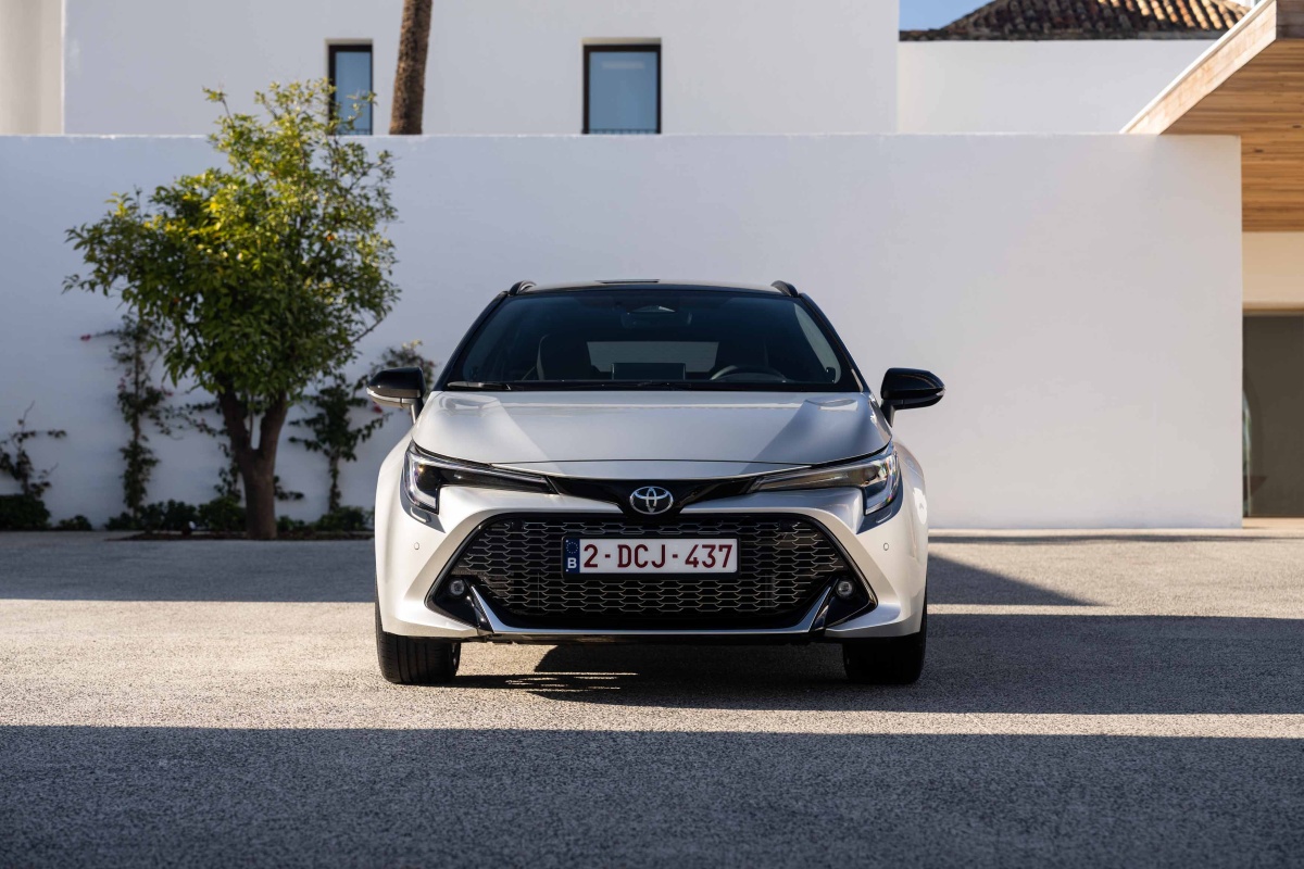 2023-corolla-touring-sports-dpl-02