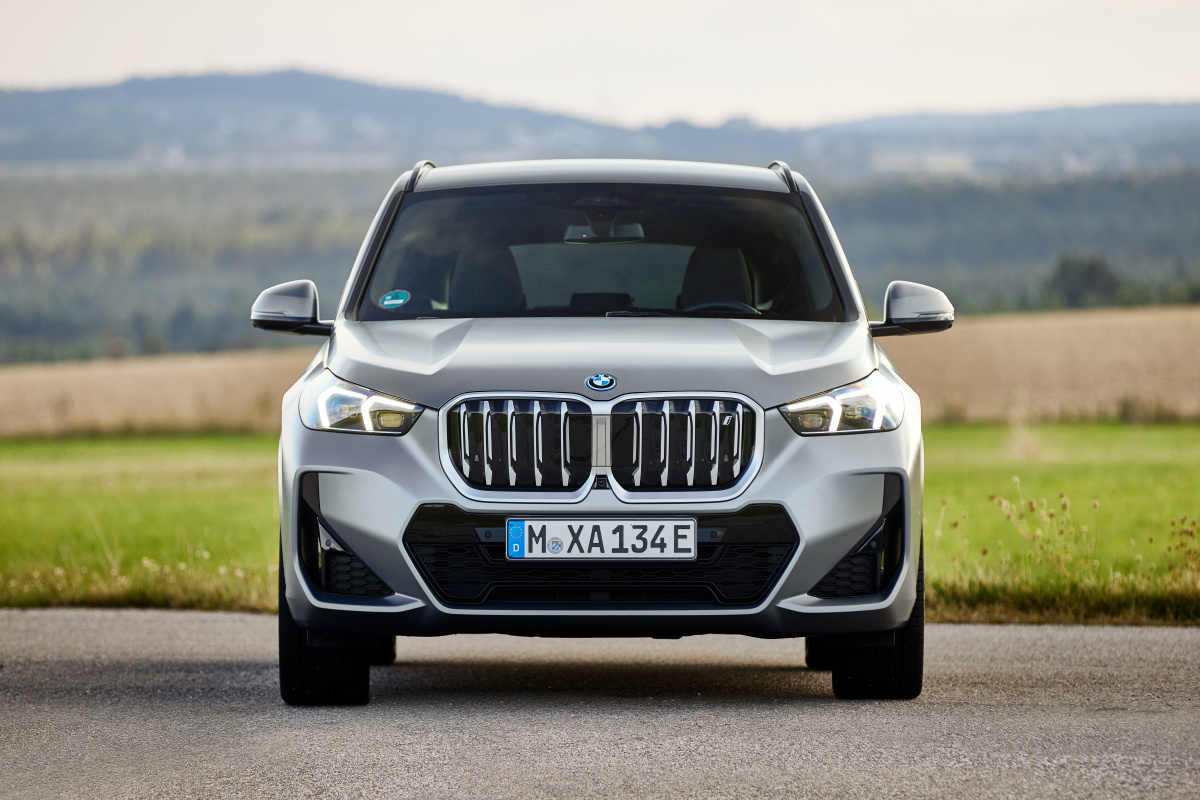 p90479768_highres_bmw-ix1-xdrive30-09