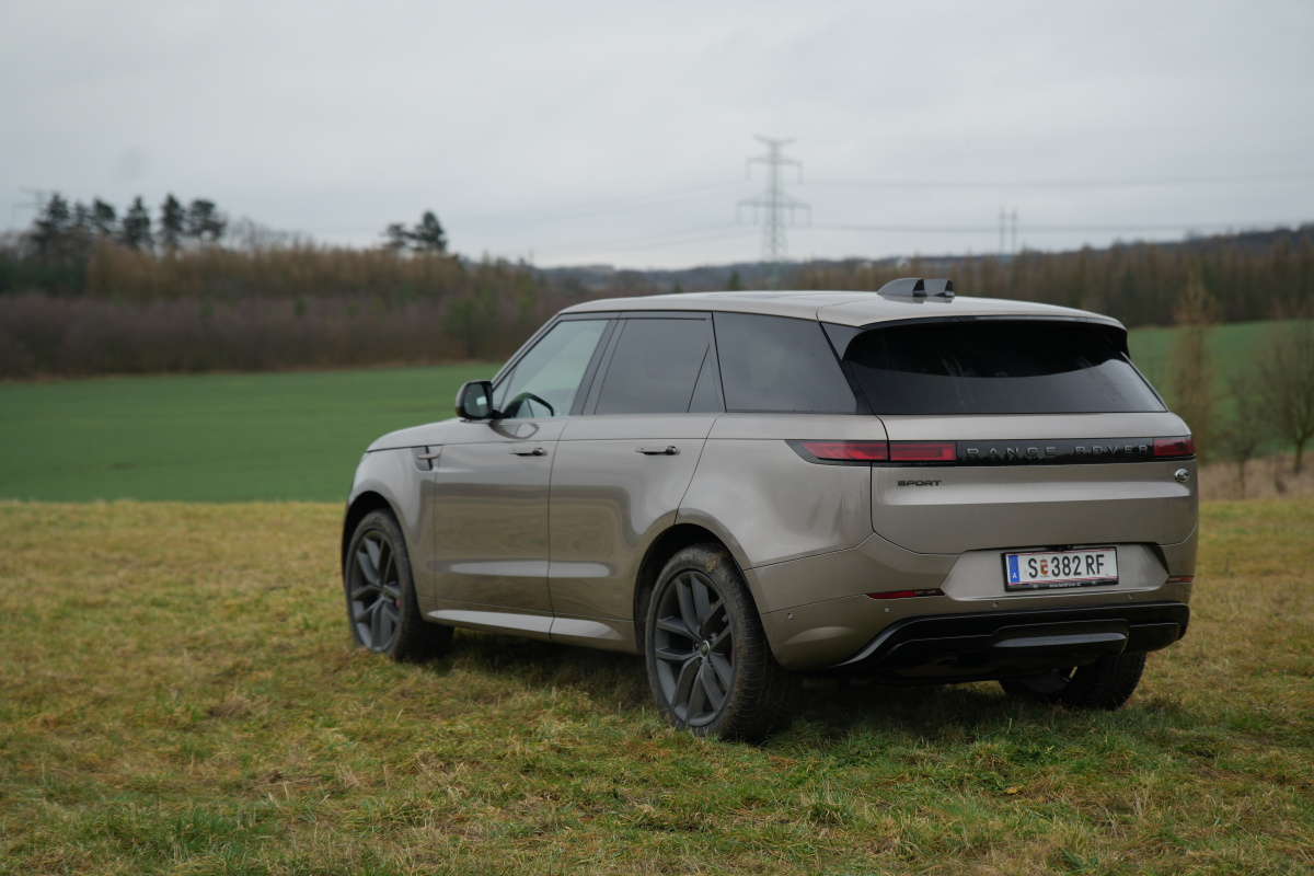 range-rover-sport-2023-11