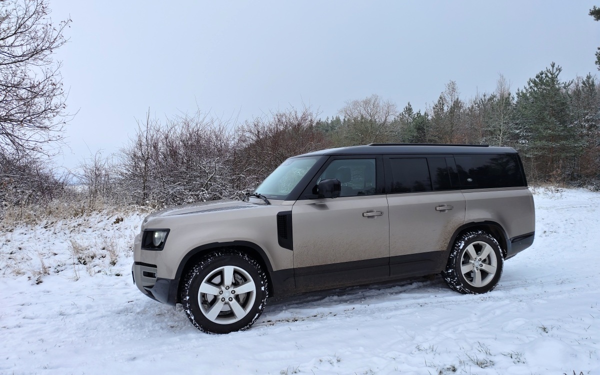 land-rover-defender-130-2023-1
