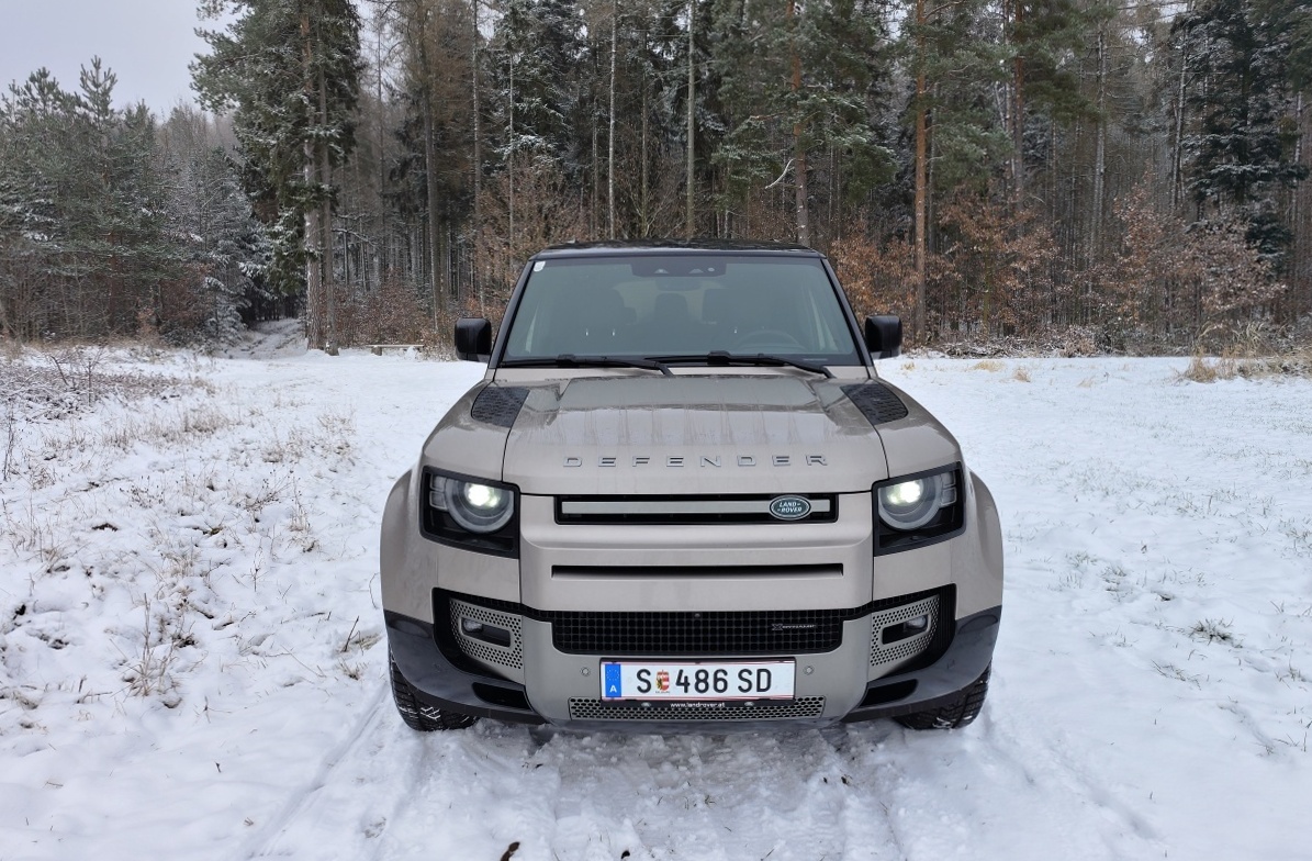 land-rover-defender-130-2023-6