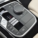 bmw-330e-2023-13