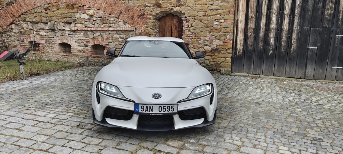 toyota-gr-supra-2023-1