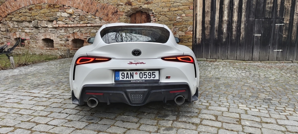 toyota-gr-supra-2023-23