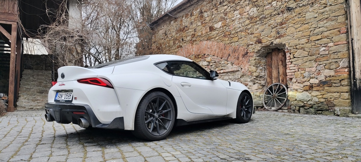toyota-gr-supra-2023-25