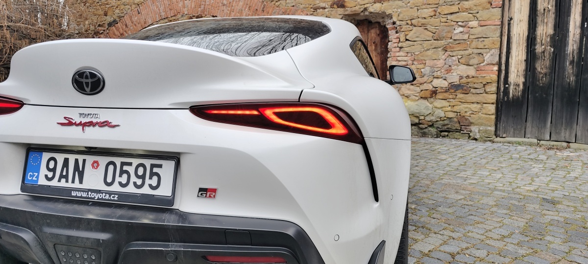 toyota-gr-supra-2023-28