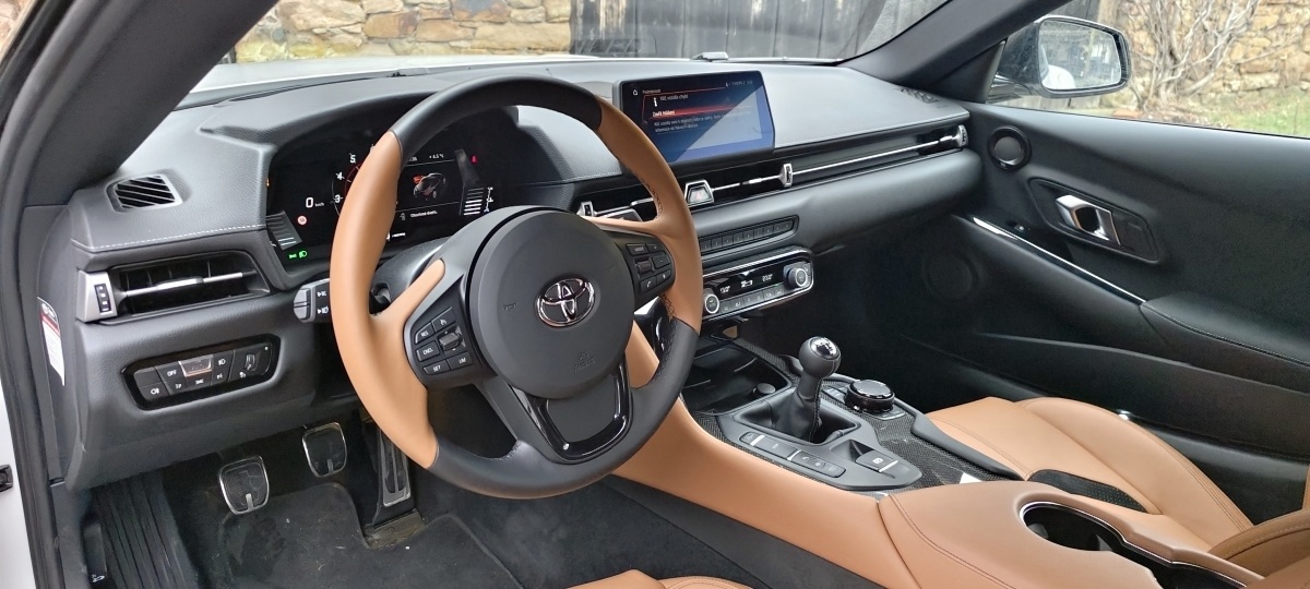toyota-gr-supra-2023-33