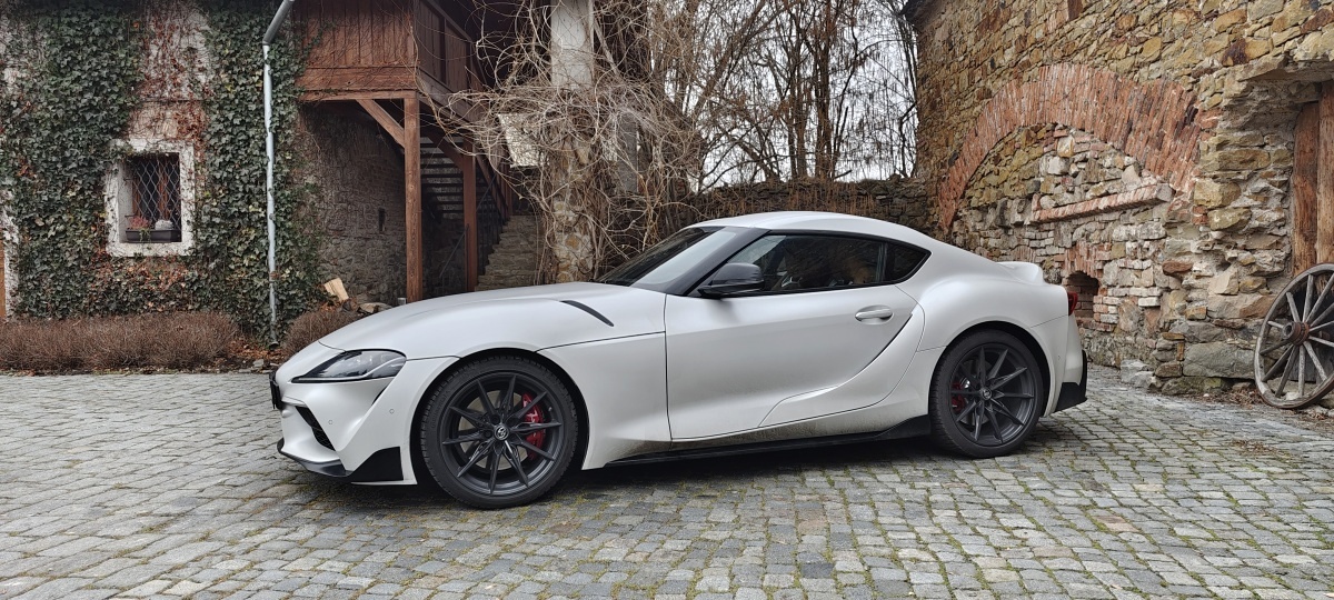 toyota-gr-supra-2023-8