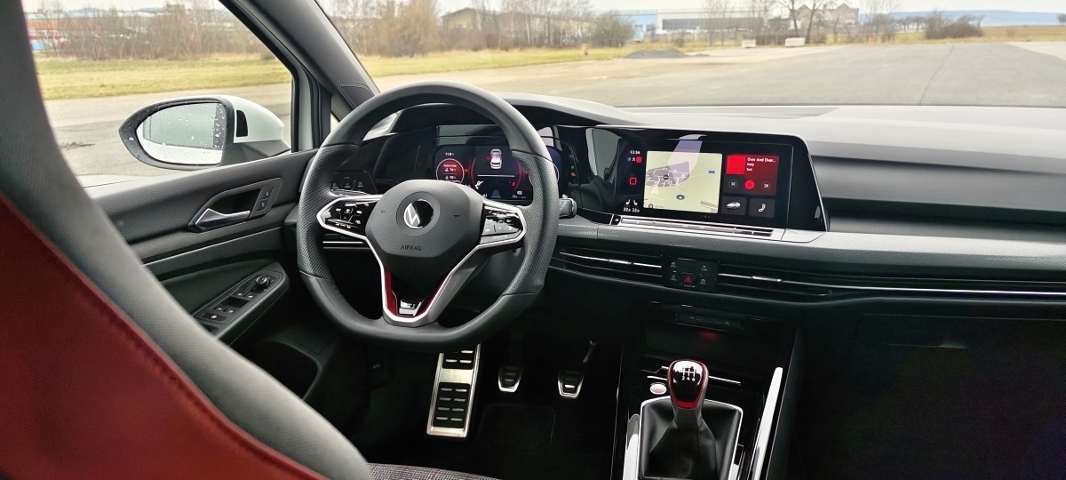 vw-golf-gti-2023-15