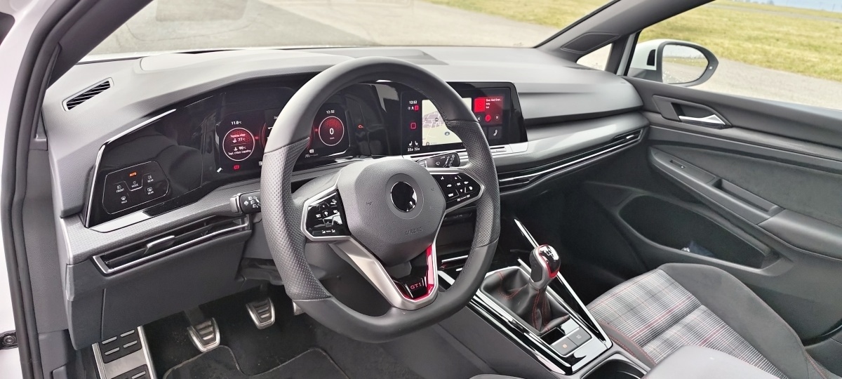 vw-golf-gti-2023-22