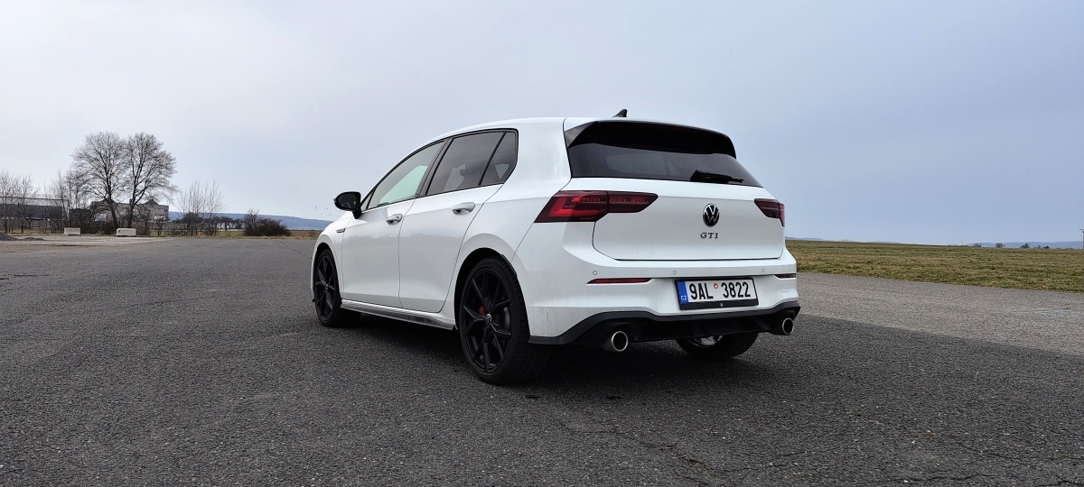 vw-golf-gti-2023-25