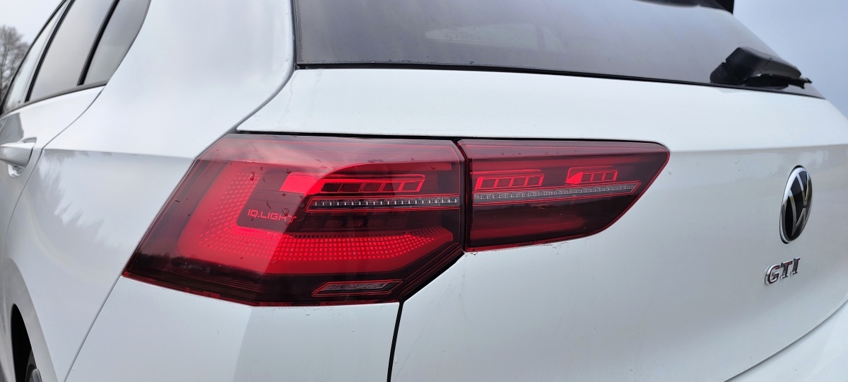 vw-golf-gti-2023-26