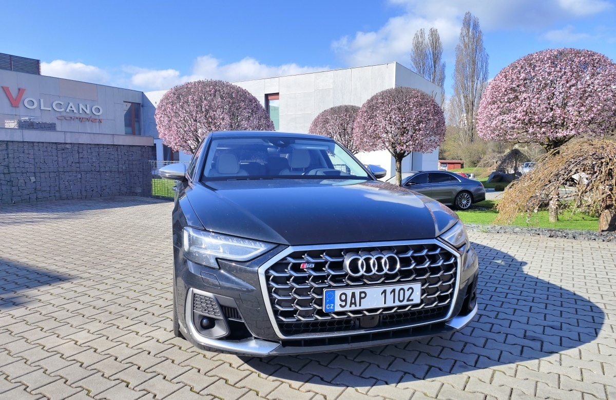 audi-s8-2023-11