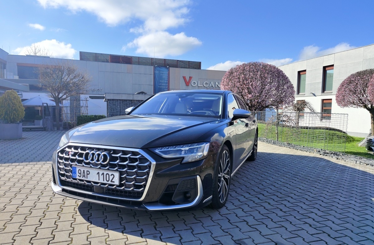 audi-s8-2023-13