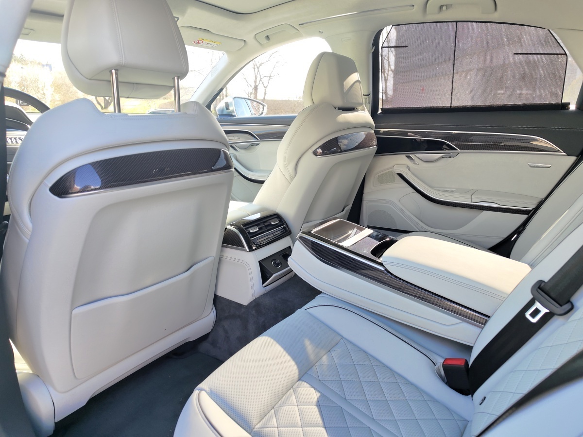 audi-s8-2023-15