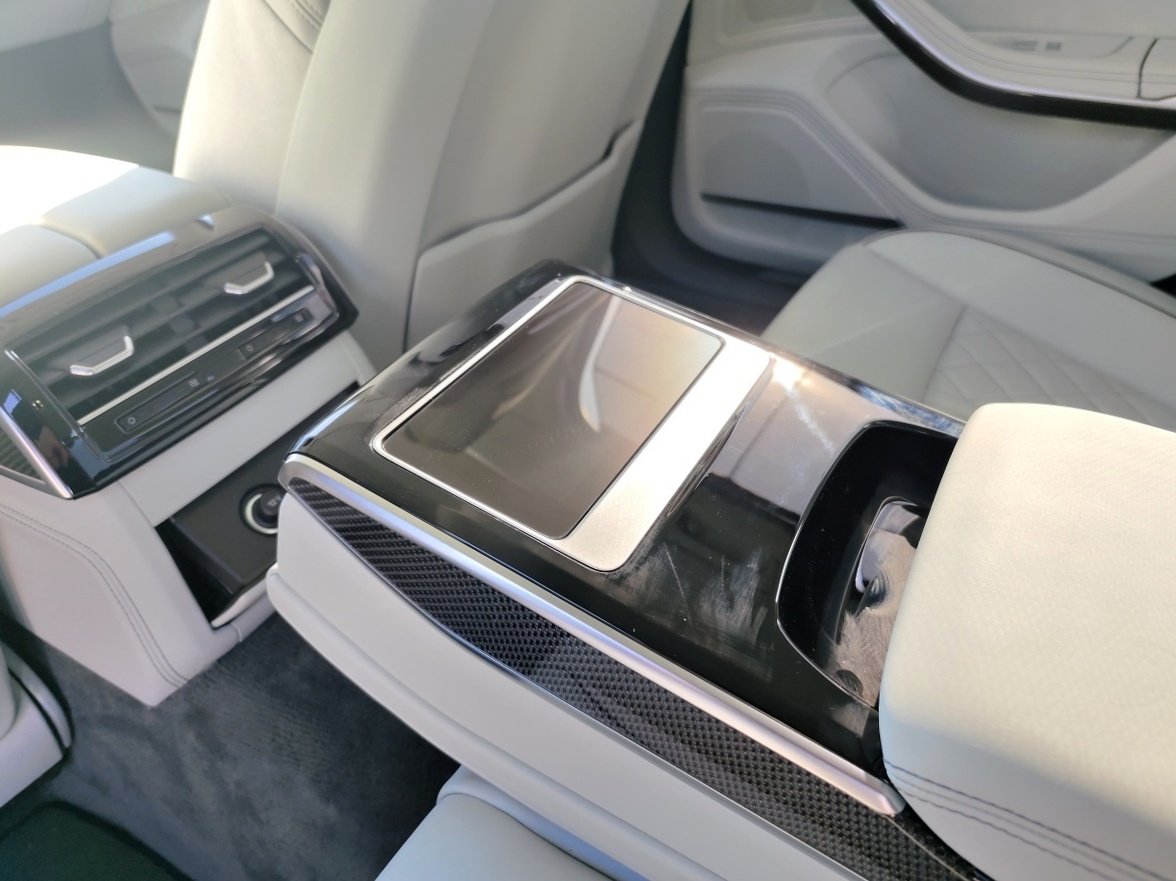 audi-s8-2023-16