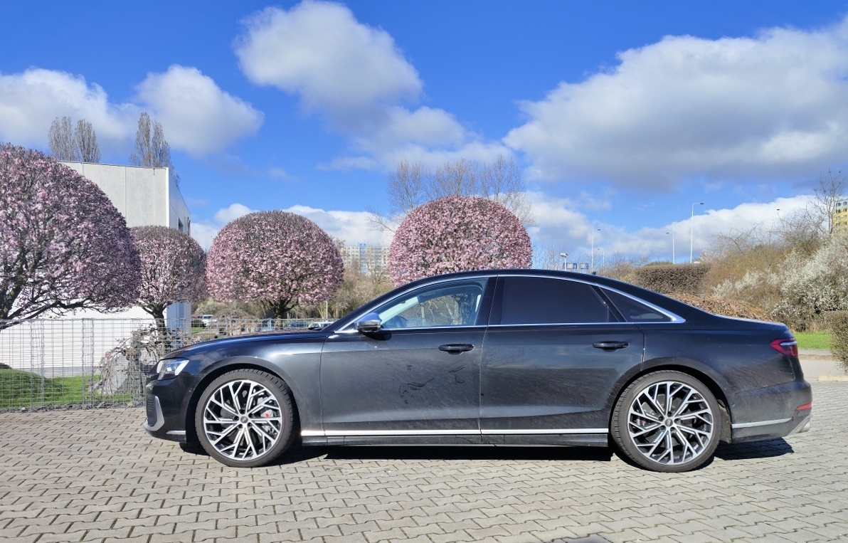 audi-s8-2023-42