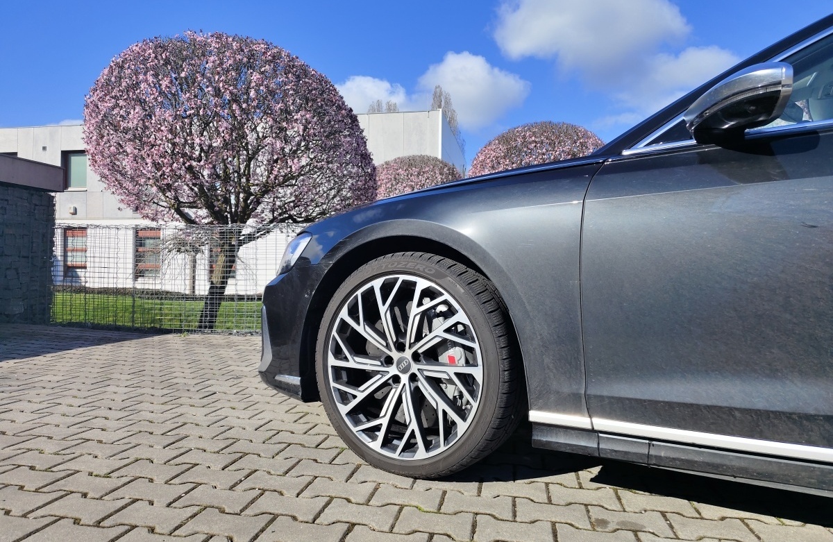audi-s8-2023-43