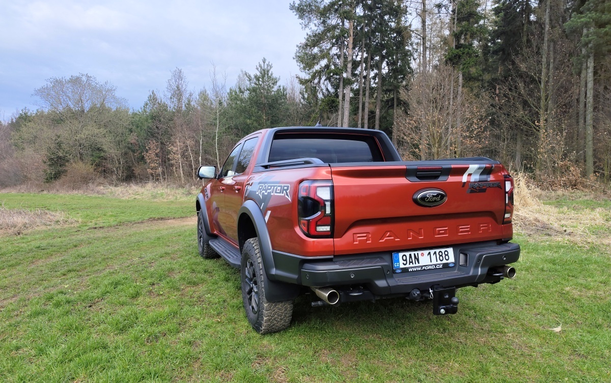 ford-ranger-raptor-2023-10