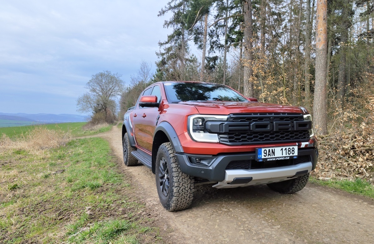 ford-ranger-raptor-2023-36