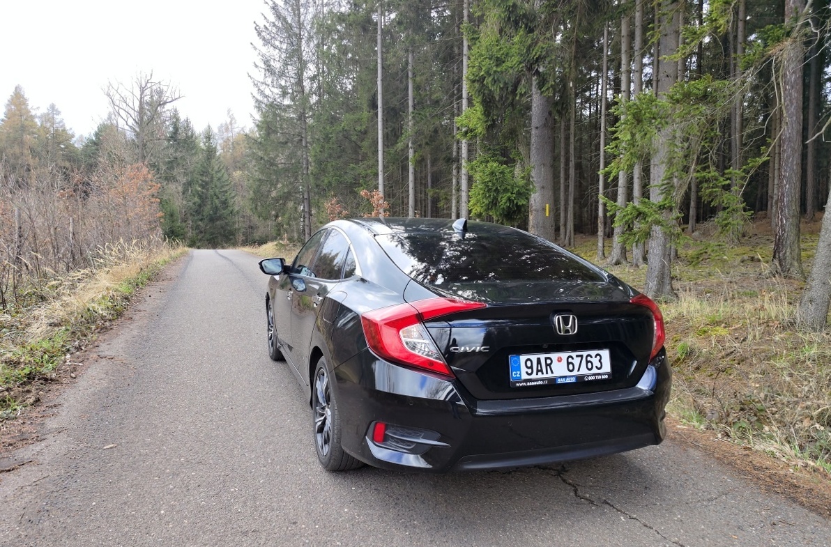 honda-civic-sedan-10-15