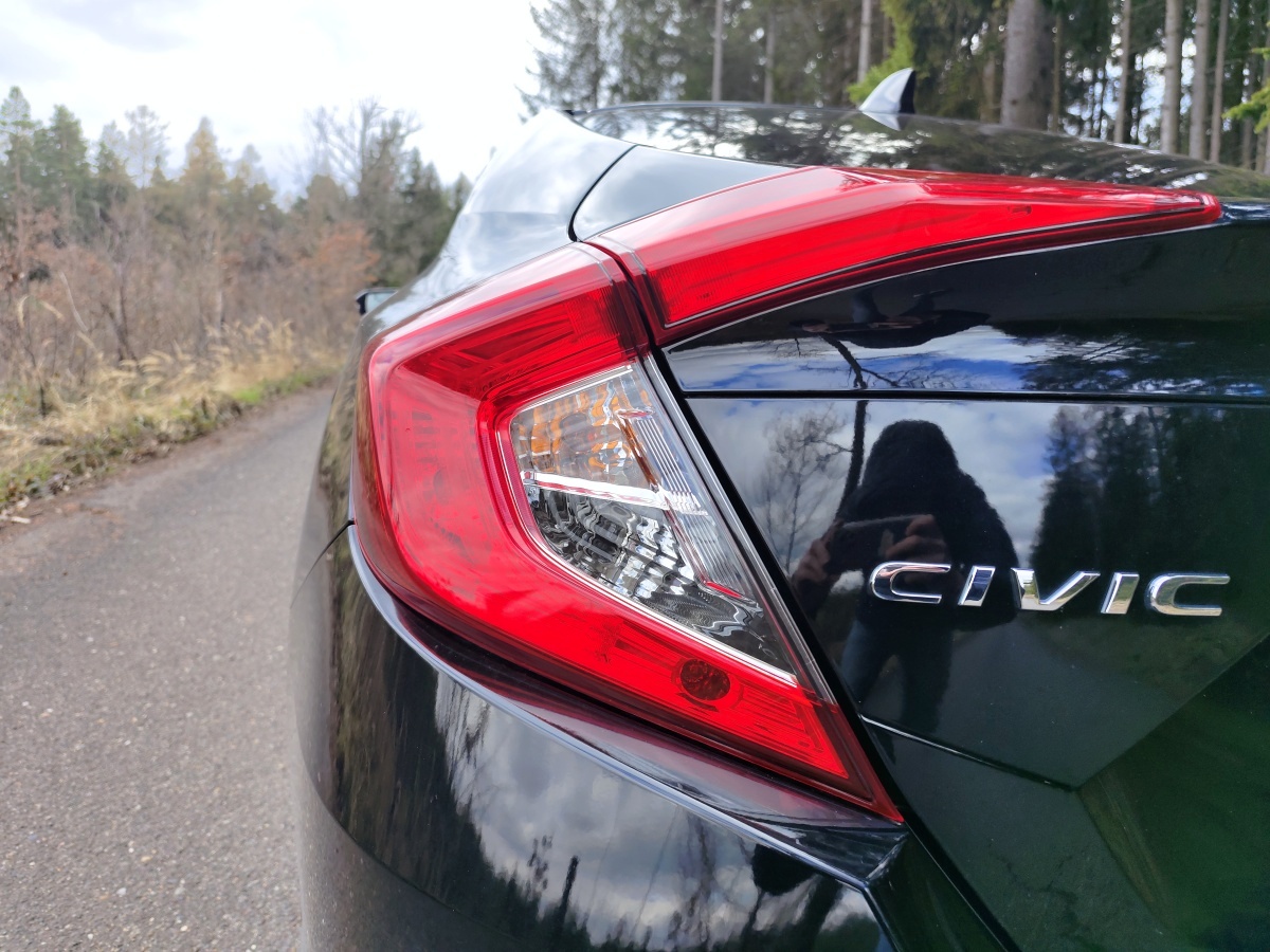 honda-civic-sedan-10-21