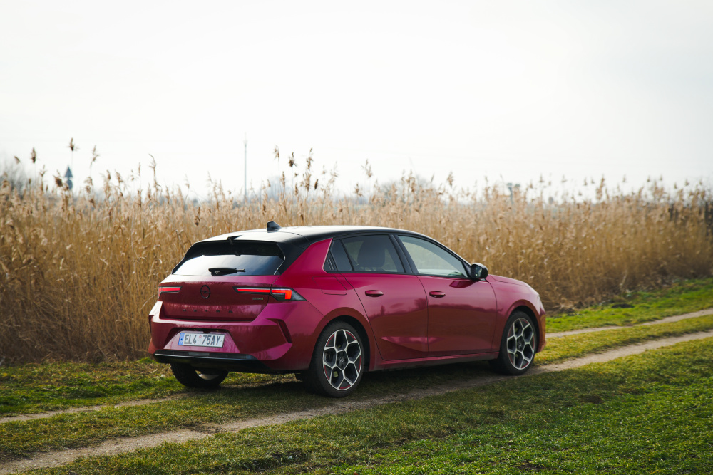 opel-astra-2023-12