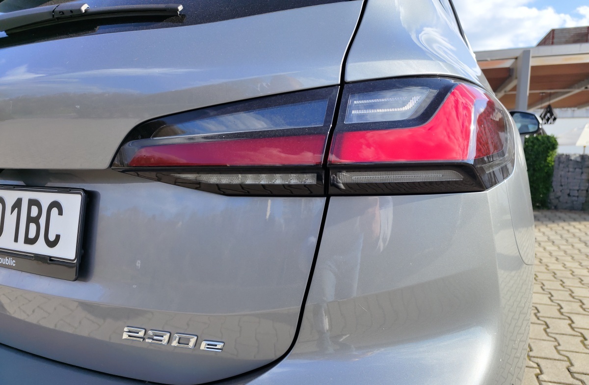 bmw-230e-xdrive-active-tourer-15