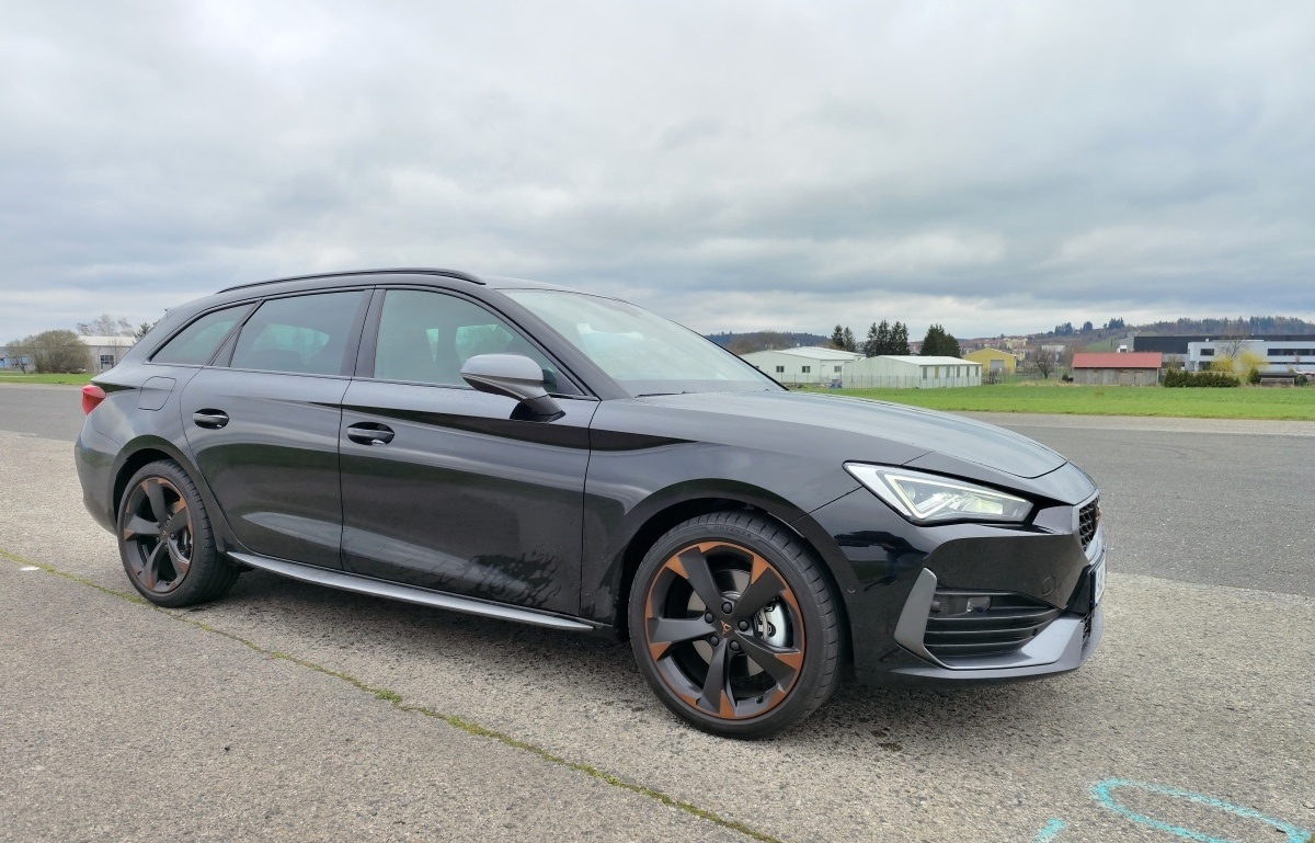 cupra-leon-sportstourer-12
