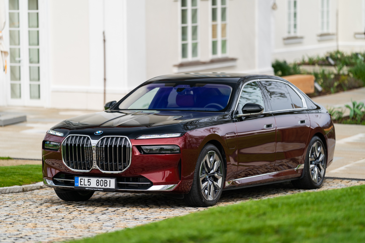 p90503921_highres_set-loklnch-snmk-bmw