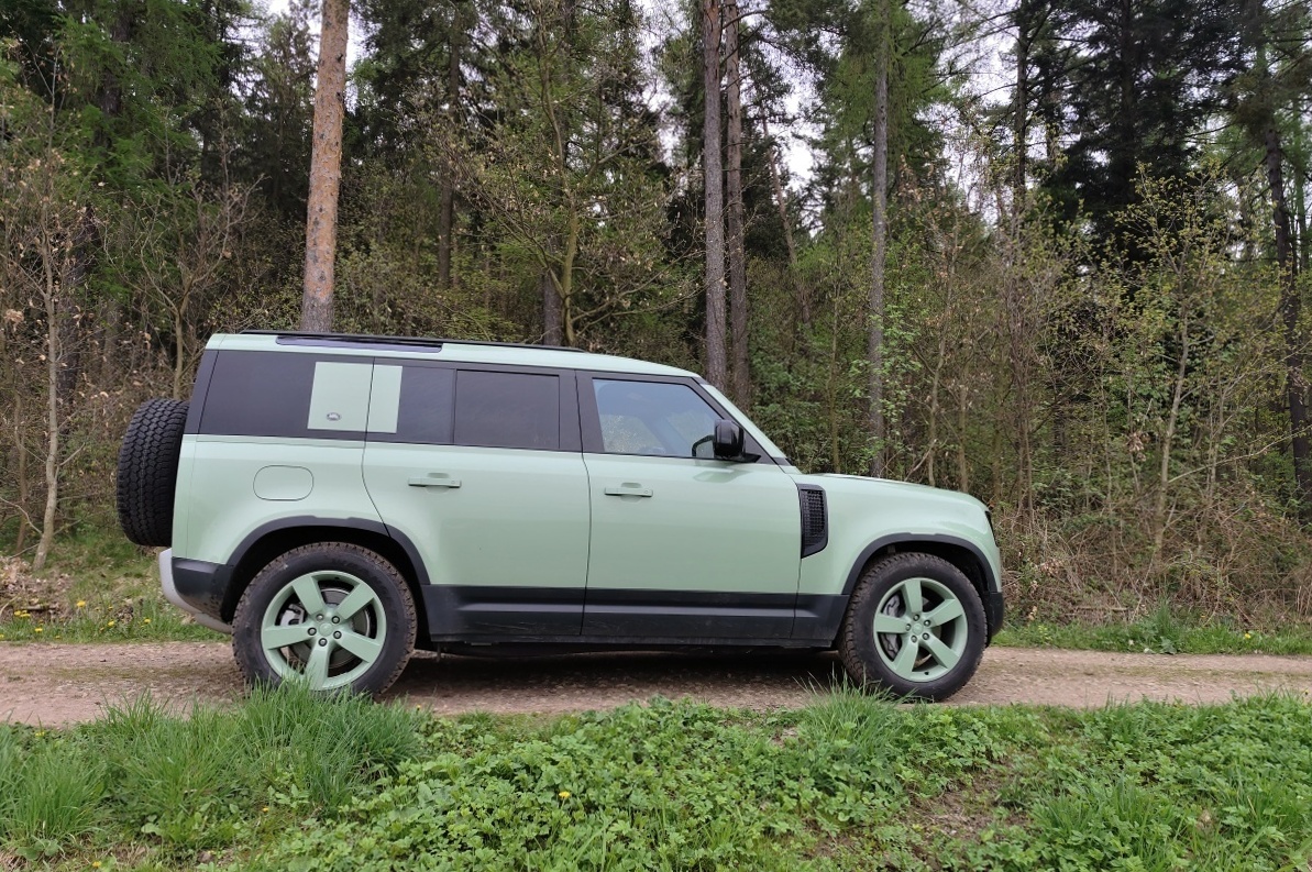 land-rover-defender-75th-2023-20