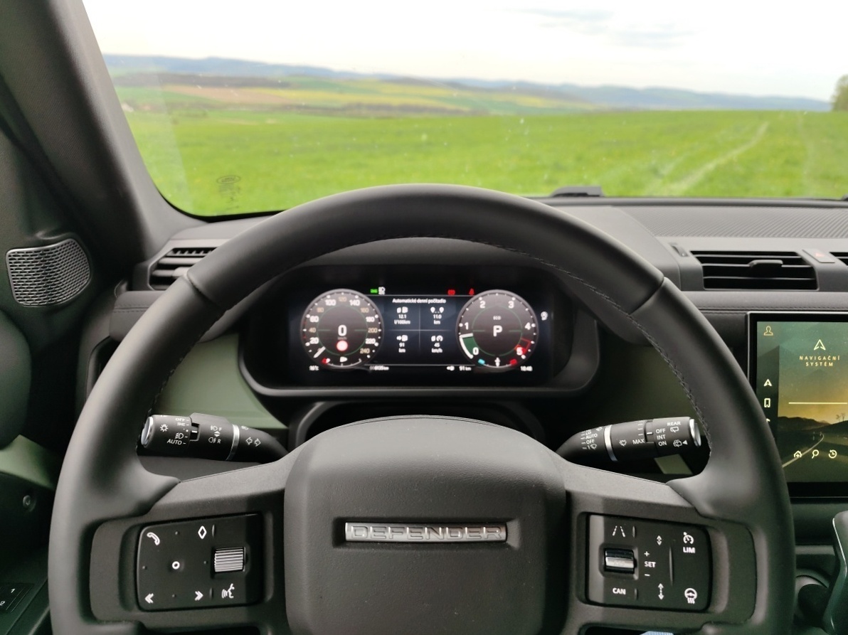 land-rover-defender-75th-2023-26