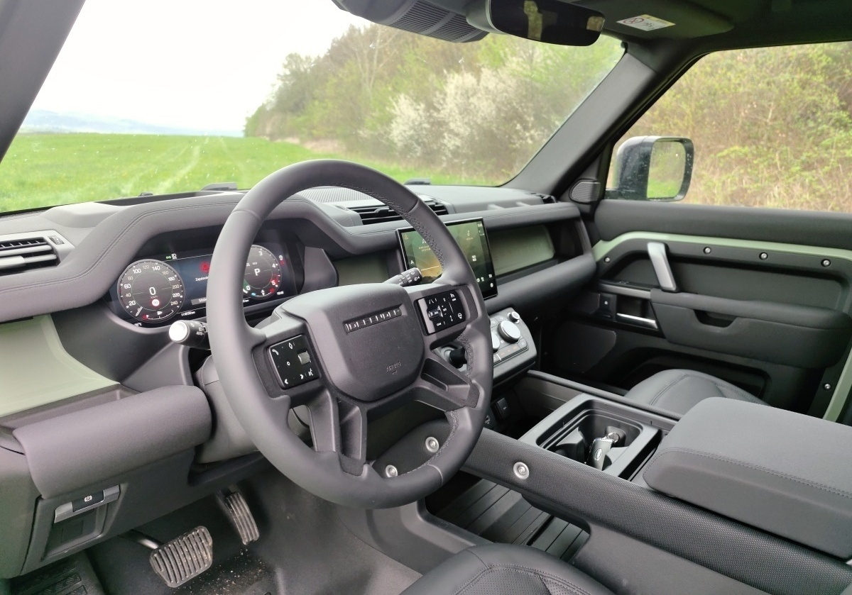land-rover-defender-75th-2023-30