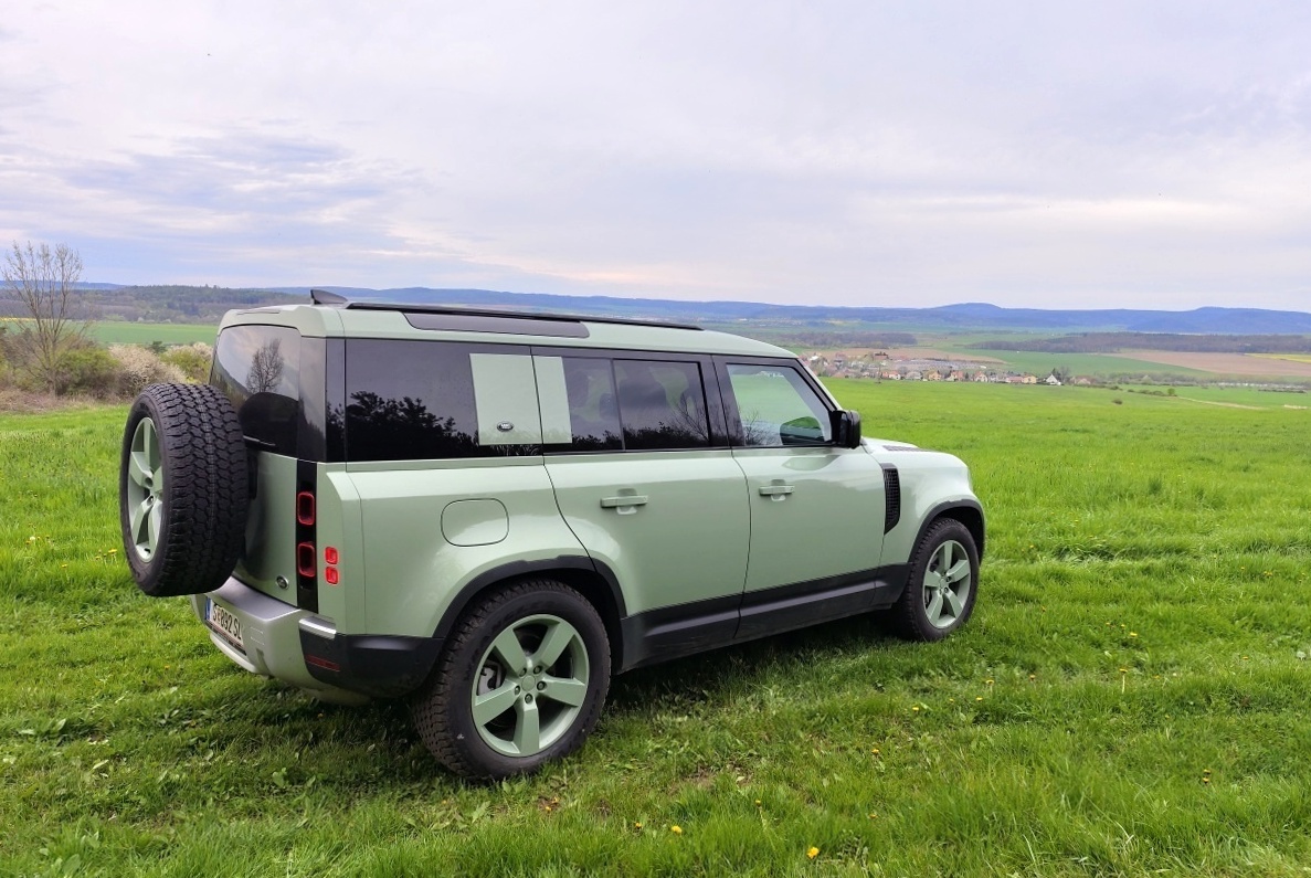 land-rover-defender-75th-2023-41