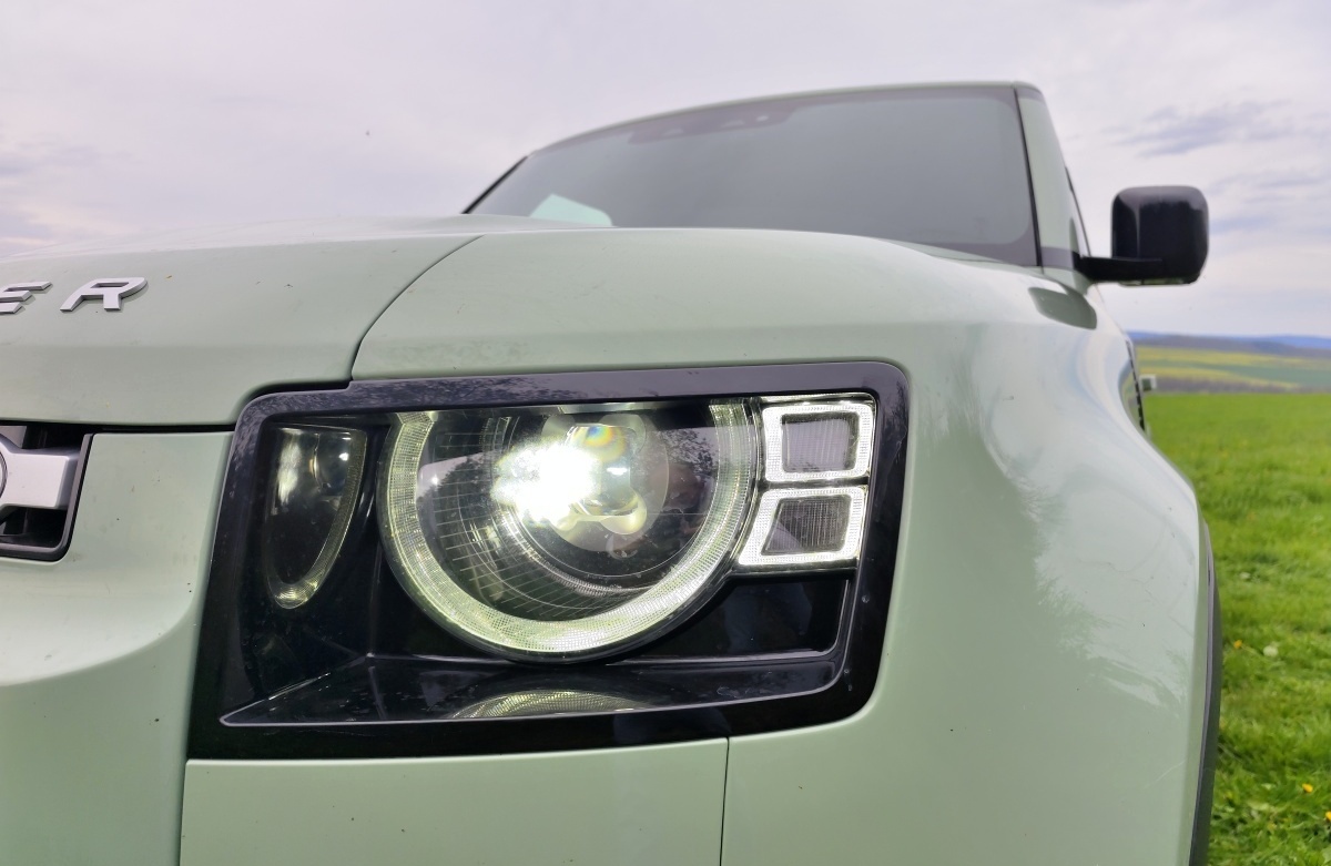 land-rover-defender-75th-2023-6