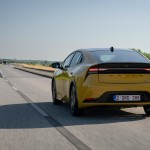 2023-prius-phev-dpl-028