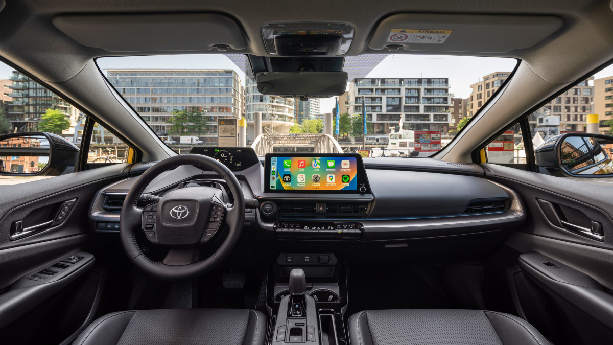 2023-prius-phev-dpl-091