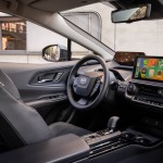 2023-prius-phev-dpl-094