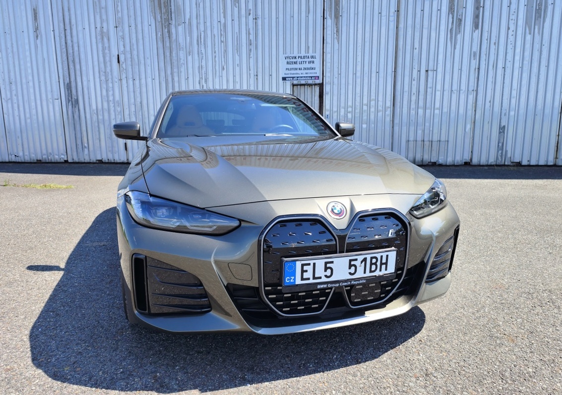 bmw-i4-2023-2