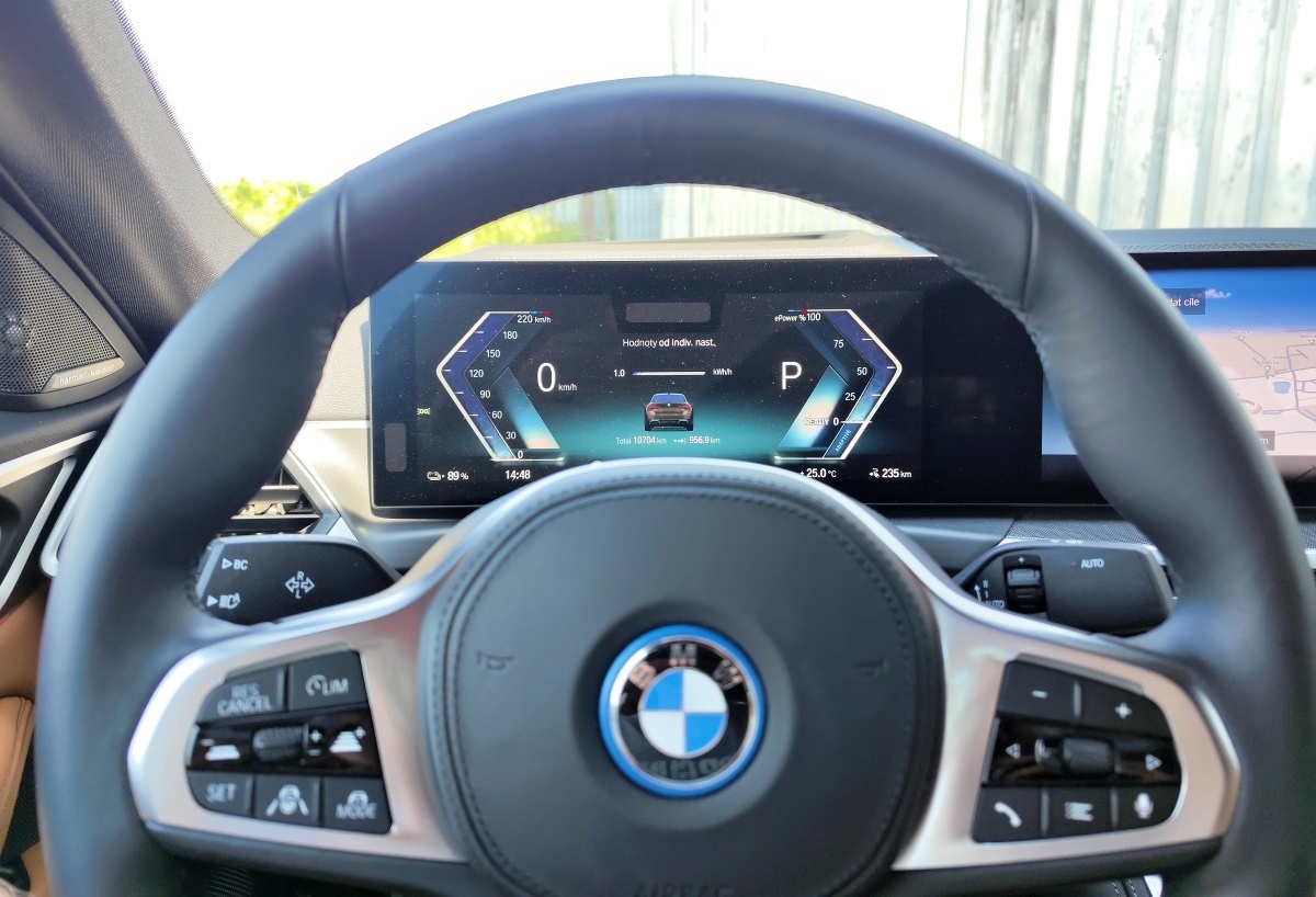 bmw-i4-2023-21