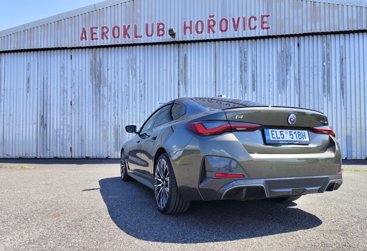 bmw-i4-2023-30