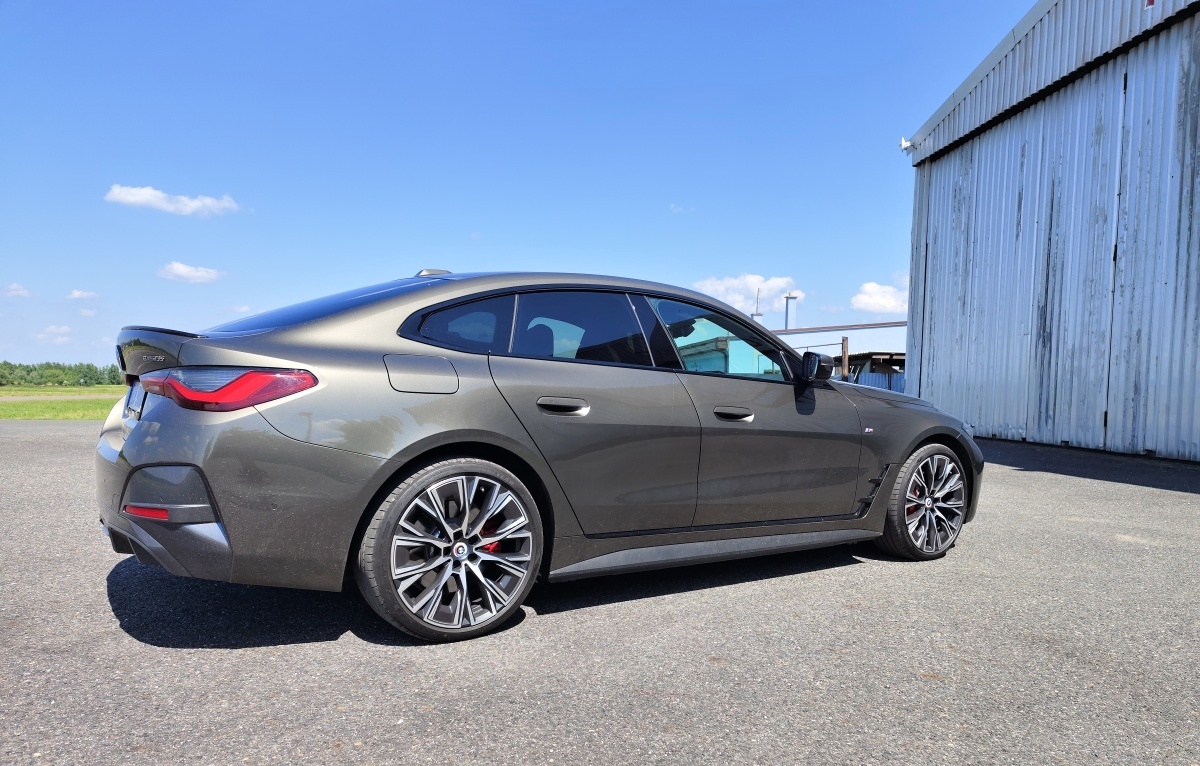 bmw-i4-2023-41