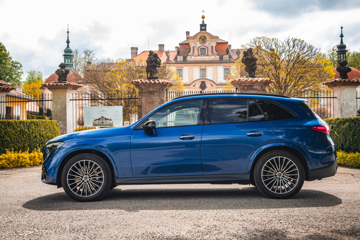 mercedes-benz-glc-2023-11